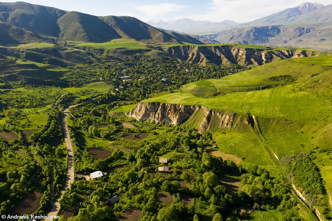 Сюникская область армения. Село Шамб. Сюникские поля